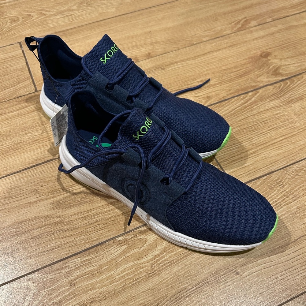 New navy Skora’s!
never been worn
still has tag
barcode takes u to website